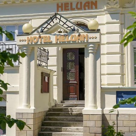 Hotel Heluan การ์โลวีวารี ภายนอก รูปภาพ