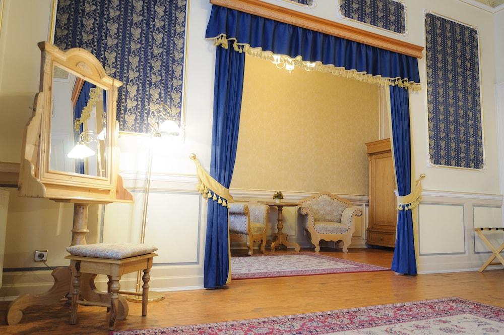 Hotel Heluan การ์โลวีวารี ภายนอก รูปภาพ