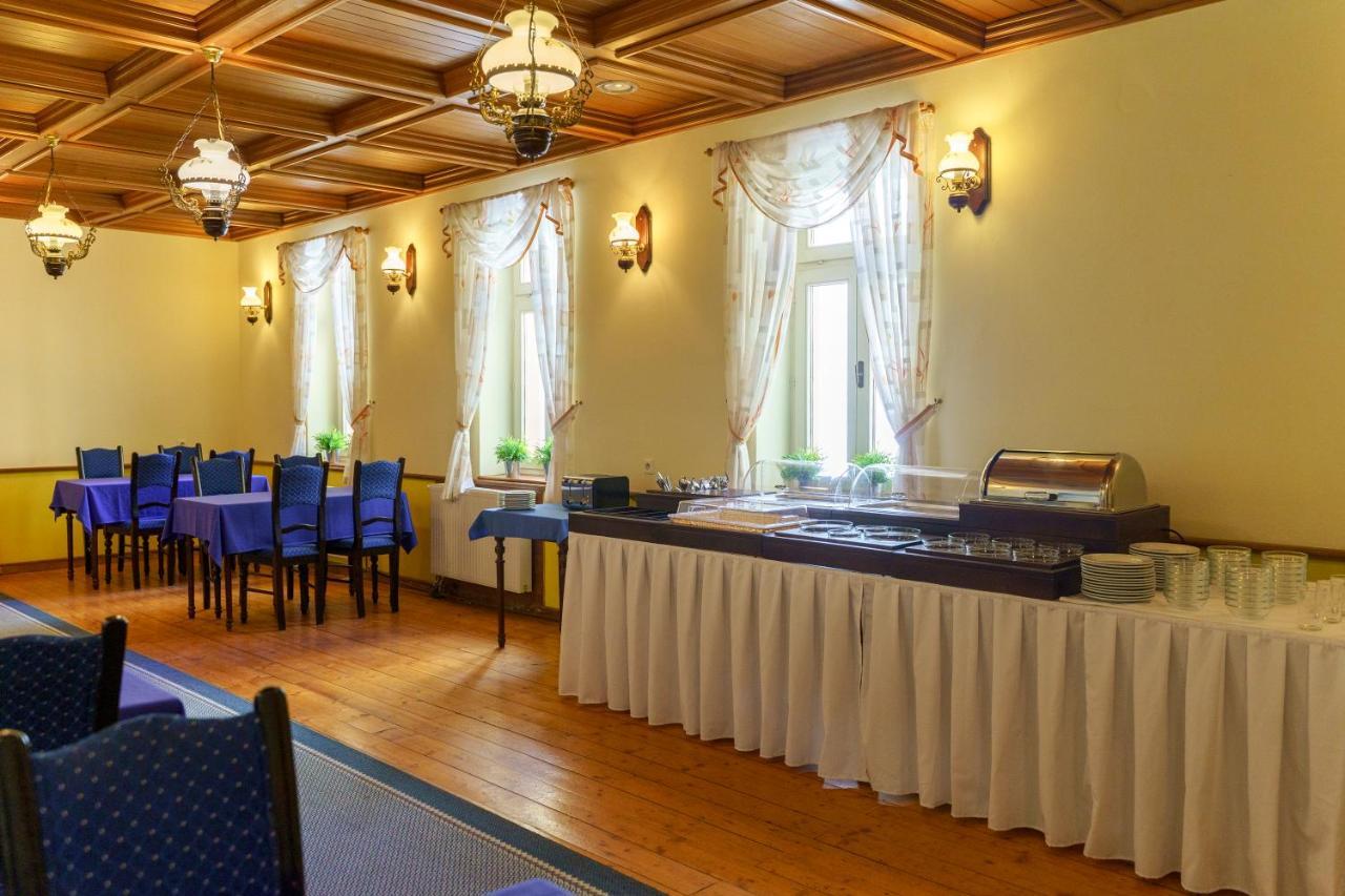 Hotel Heluan การ์โลวีวารี ภายนอก รูปภาพ