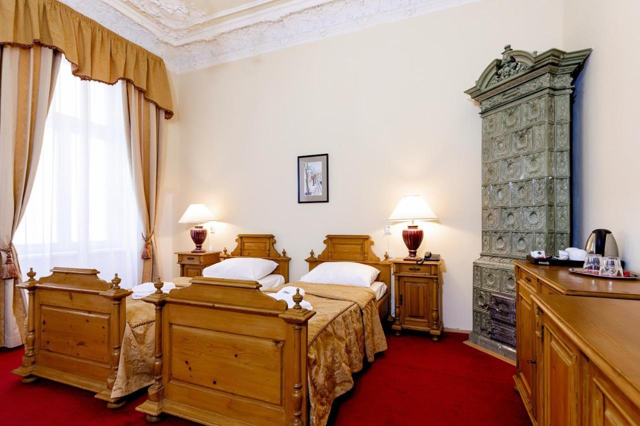 Hotel Heluan การ์โลวีวารี ภายนอก รูปภาพ