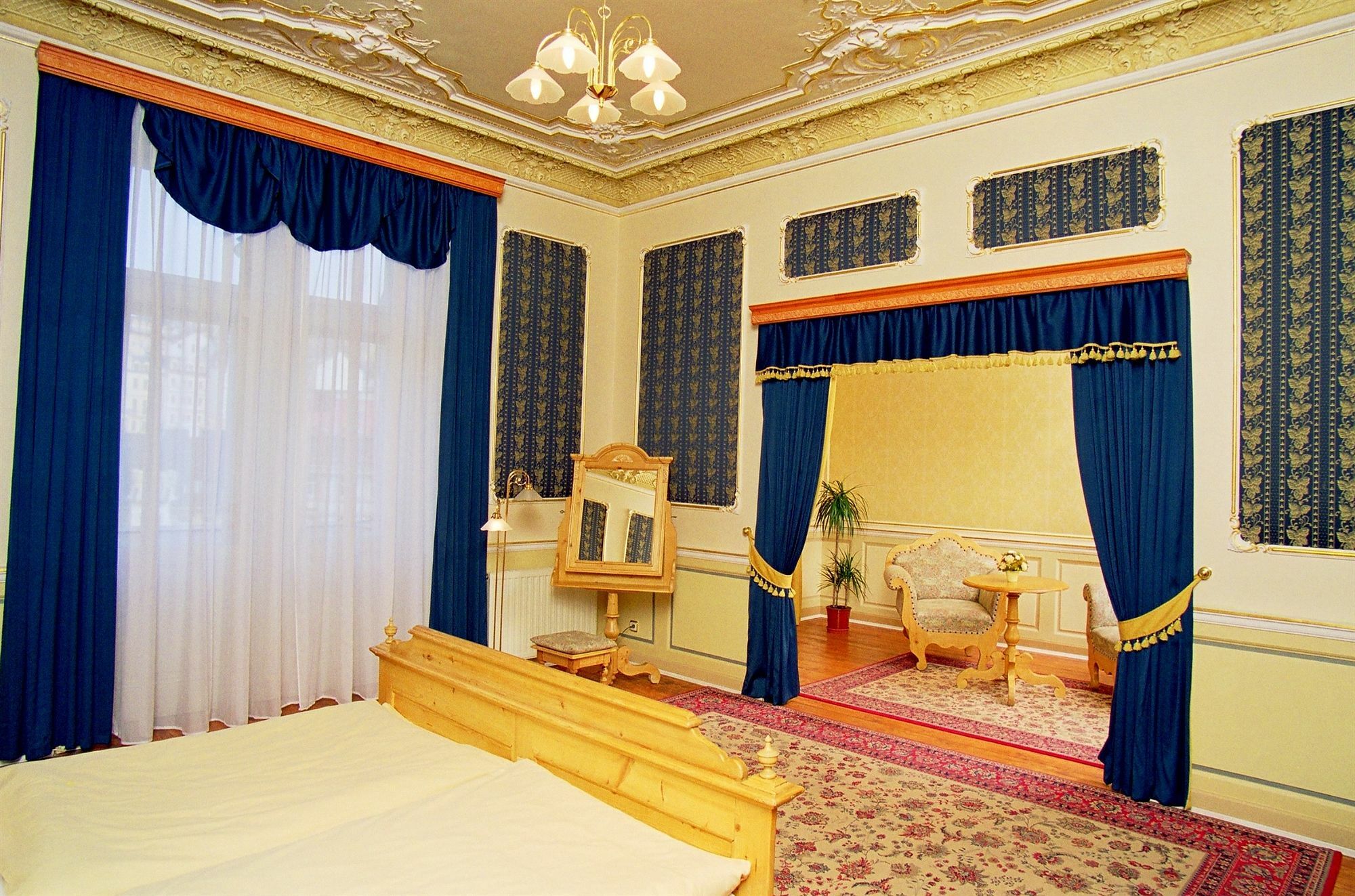 Hotel Heluan การ์โลวีวารี ภายนอก รูปภาพ